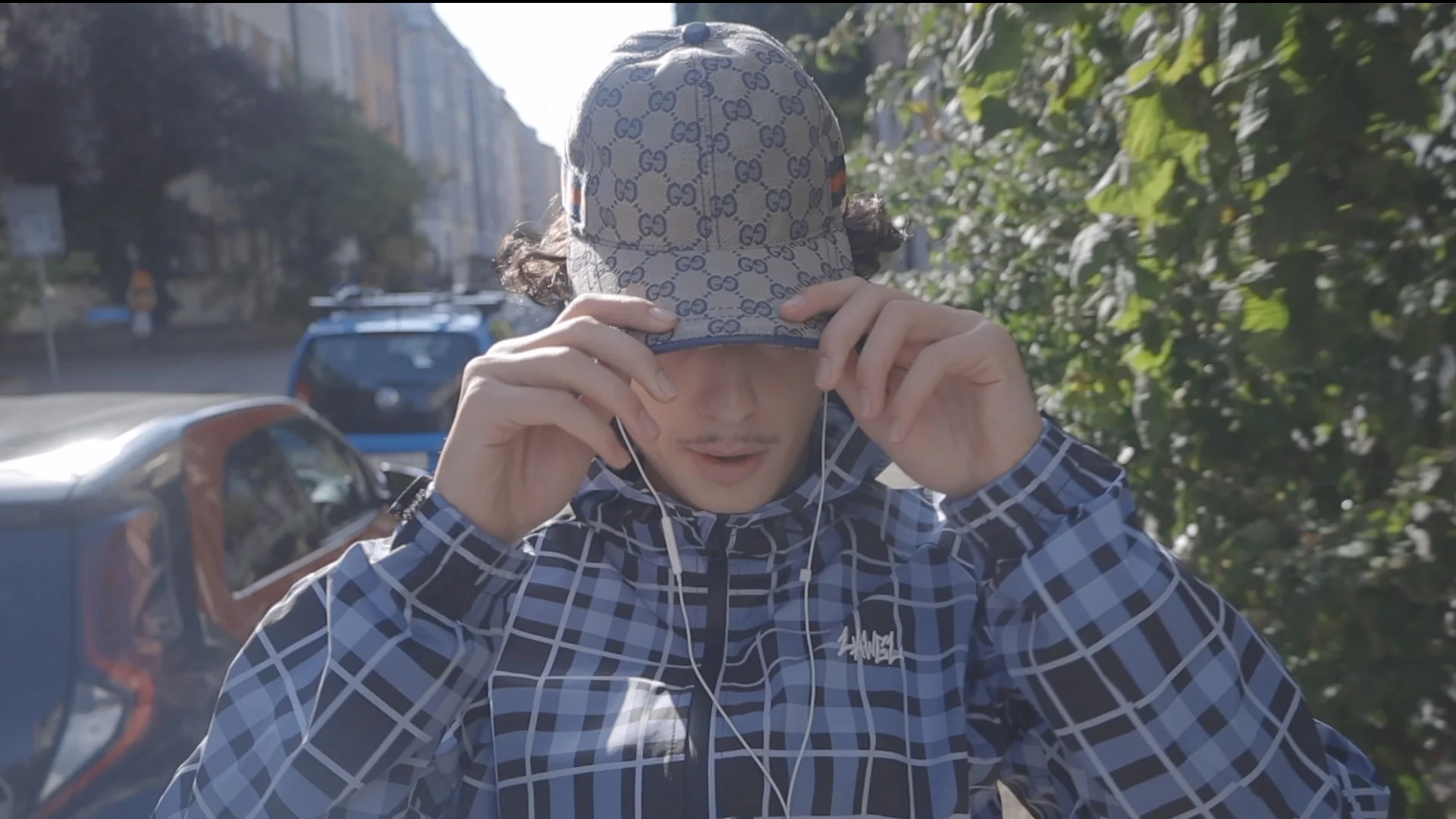 Videostill from the LAWEL Rainshield Campaign vor oder nach dem Grading