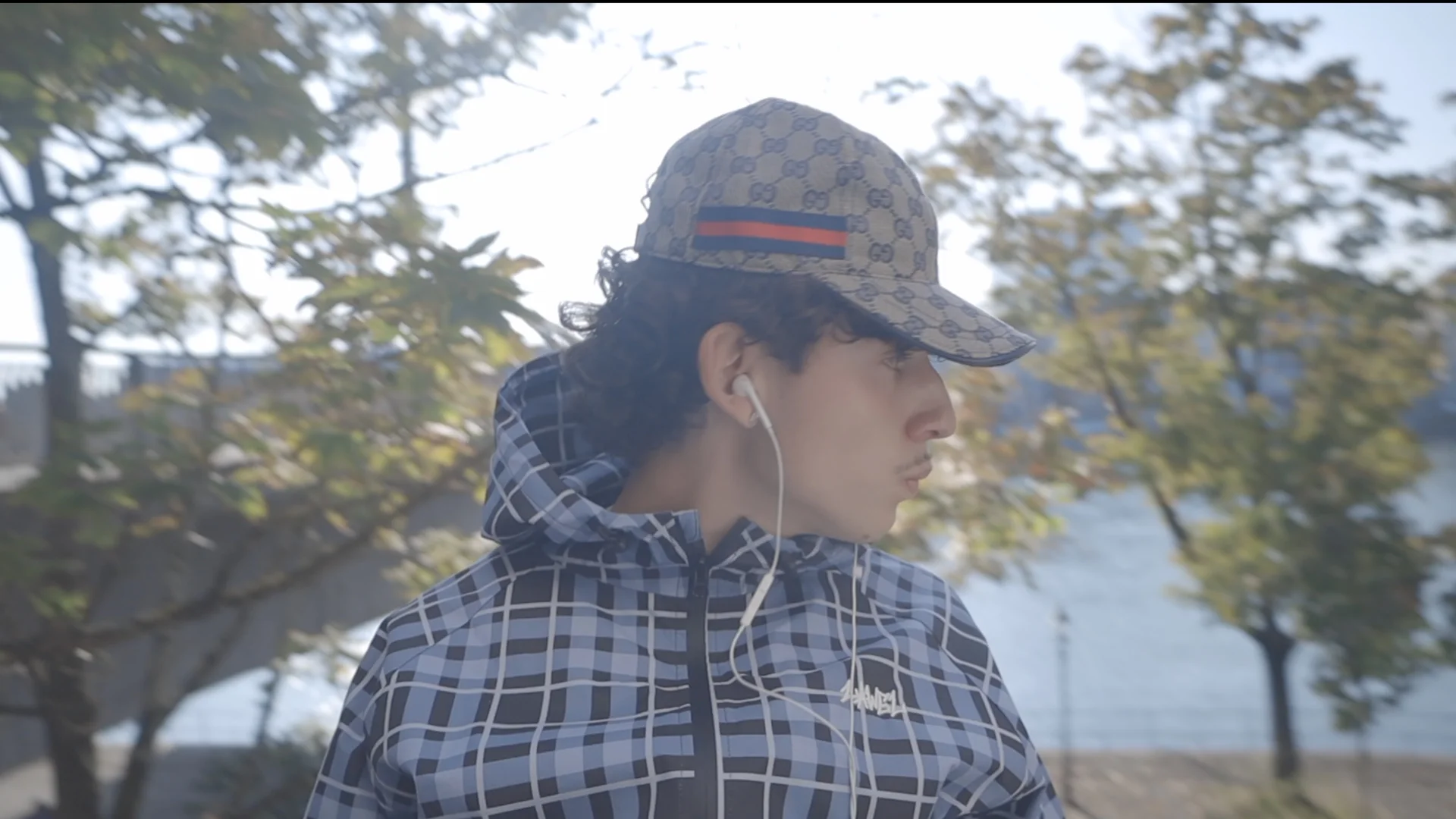 Videostill from the LAWEL Rainshield Campaign vor oder nach dem Grading